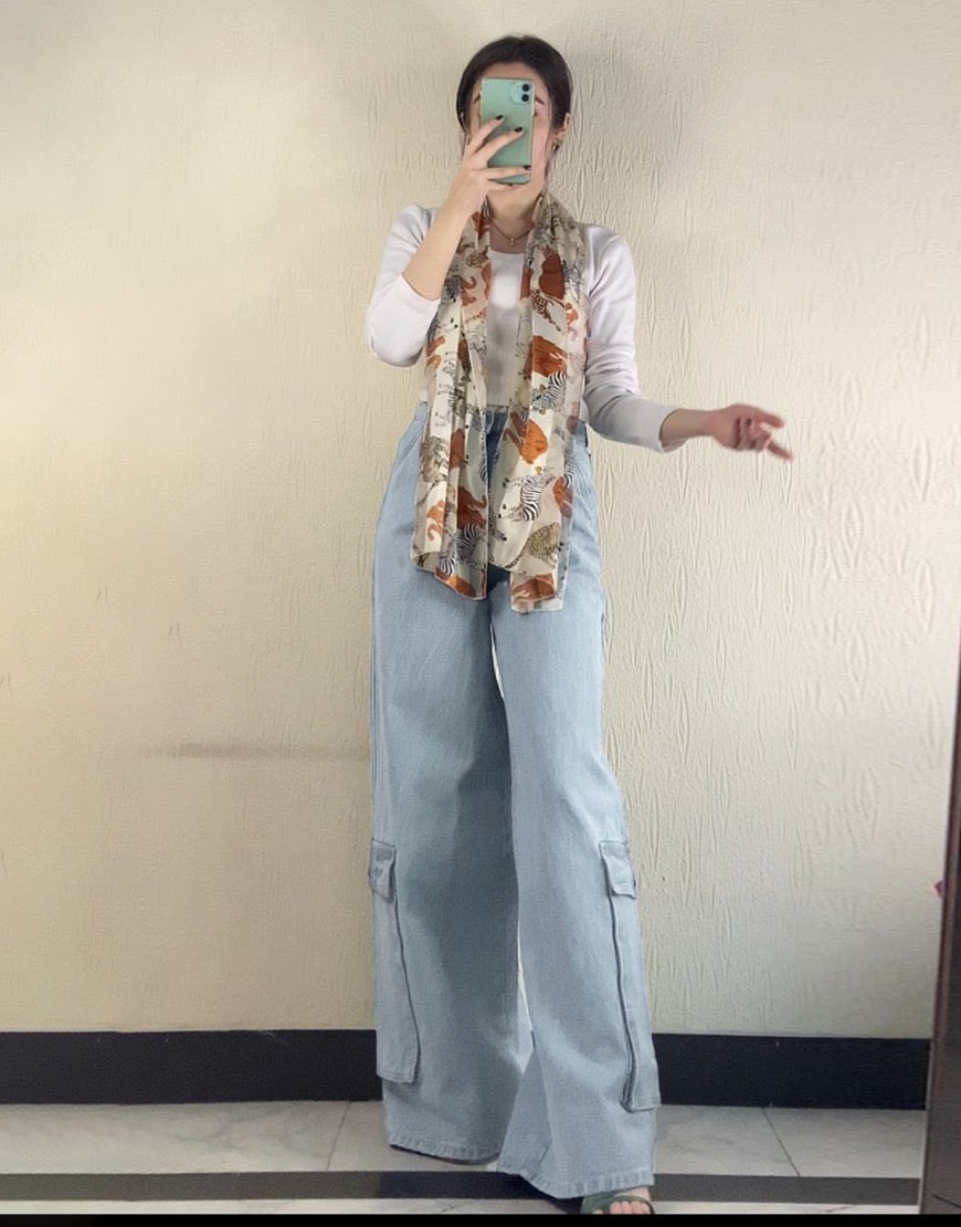 Super Wide Leg Cargo Jeans Light Wash
