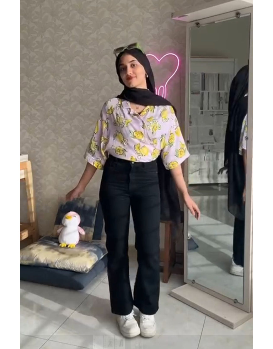 Straight Leg Jeans in Black