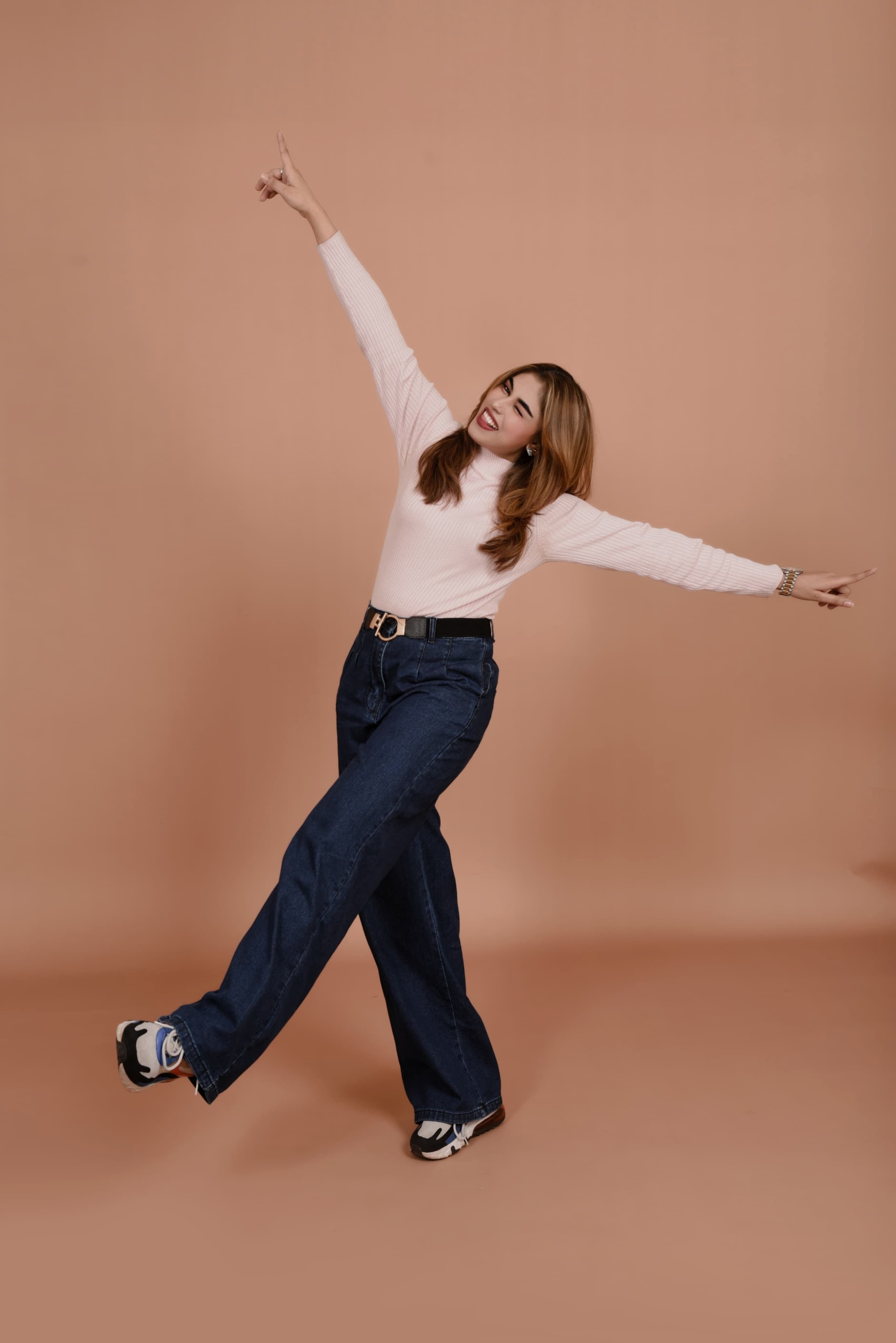 Wide Leg Pleated Jeans Dark Wash